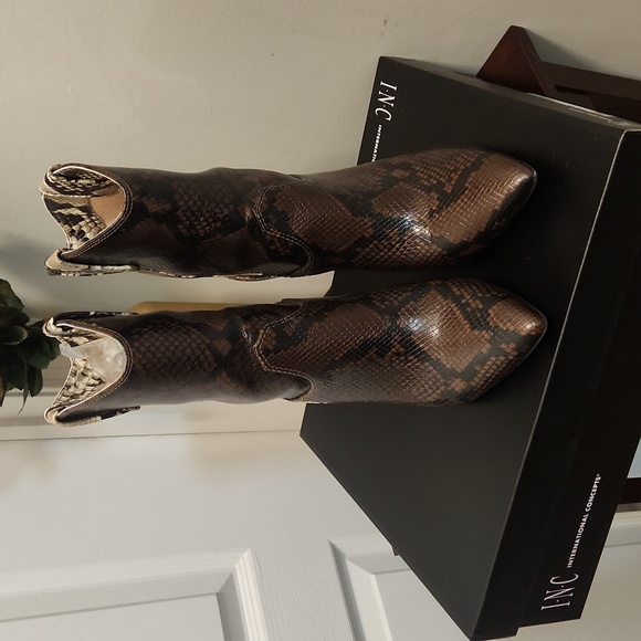 Cowgirl Boots Snake Print, 9.5 - Picture 4 of 13